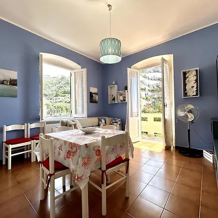 Blu, A Due Passi Dal Mare